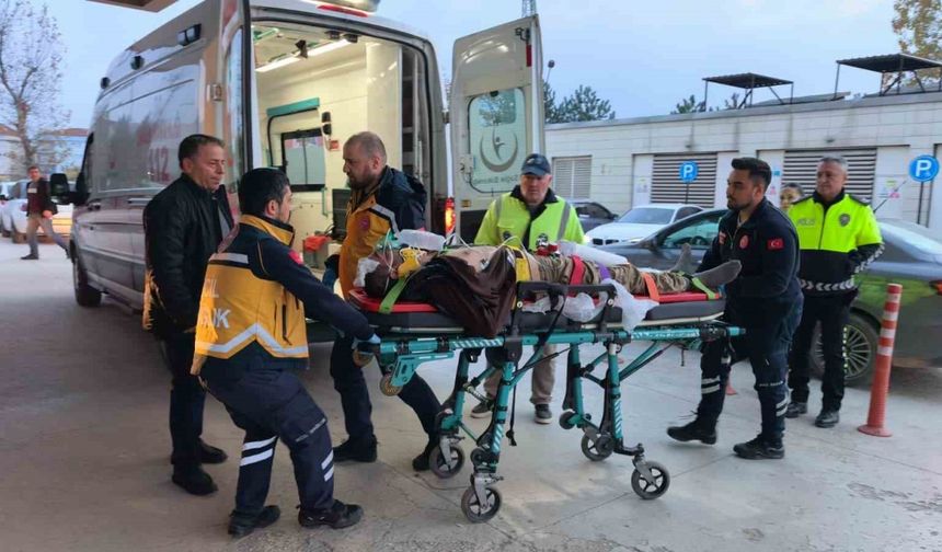 Kontrolden çıkan minibüs şarampole yuvarlandı: 1 yaralı