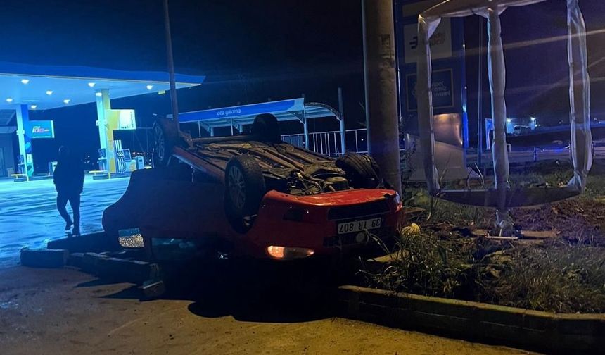 Lüleburgaz’da takla atan otomobildeki 2 kişi yaralı olarak kurtuldu