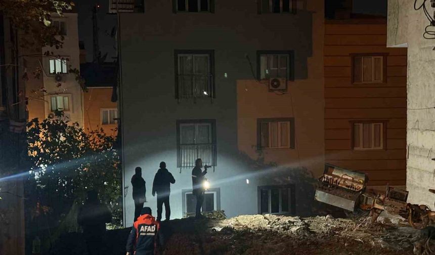 Manisa’da çatlak oluşan iki bina tahliye edildi