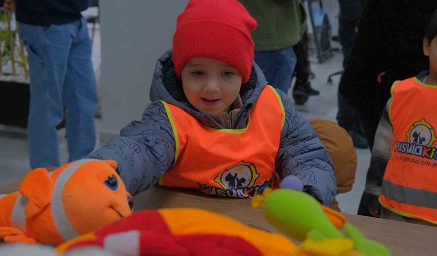 Minik ellerden, büyük destek eli