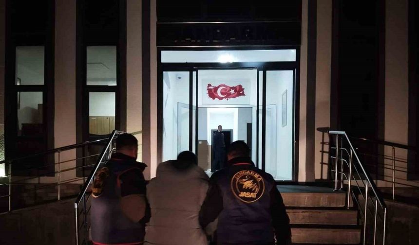 Muş’ta 8 yıl 9 ay kesinleşmiş hapis cezası bulunan firari jandarma tarafından yakalandı