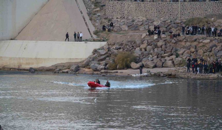 Nehre düşen terliğini almak isterken akıntıya kapılan çocuğun cansız bedeni bulundu