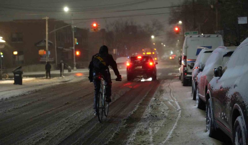 New York ve New Jersey'i kar fırtınası vurdu, acil durum ilan edildi