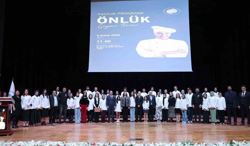 Niğde’de aşçılık öğrencileri beyaz önlüklerini giydi