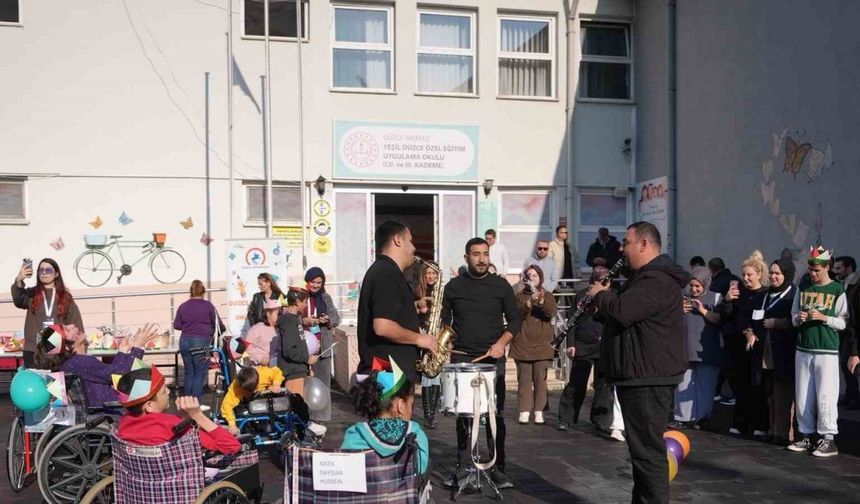 Okul bahçesi şenlik alanına döndü