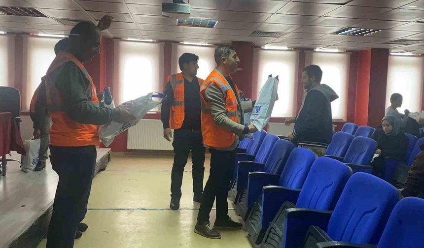 Patnos "İyilik Elçileri" özel çocukların yüzünü güldürmeye devam ediyor