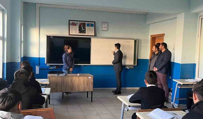 Sarıkamış Kaymakamı öğretmen ve öğrencilerle bir araya geldi