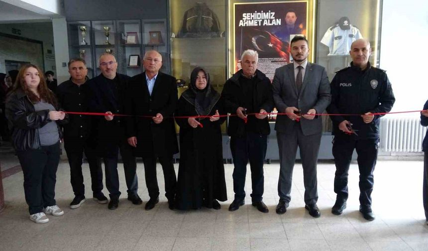 Şehit Ahmet Alan’ın hatıraları, şehadetinin yıl dönümünde adını taşıyan okulda yerini aldı