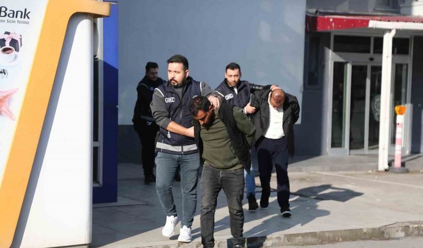 Sınırı 4 bin dolara geçiyorlarmış: Göçmen kaçakçısı 4 şüpheli tutuklandı