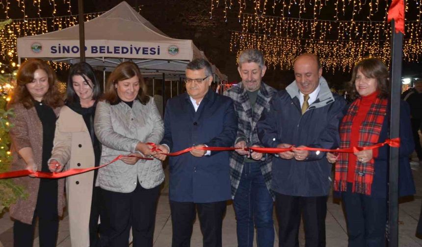 Sinop’ta yılbaşı pazarı açıldı