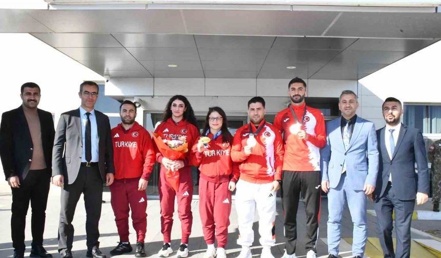 Şırnaklı milli sporculara coşkulu karşılama