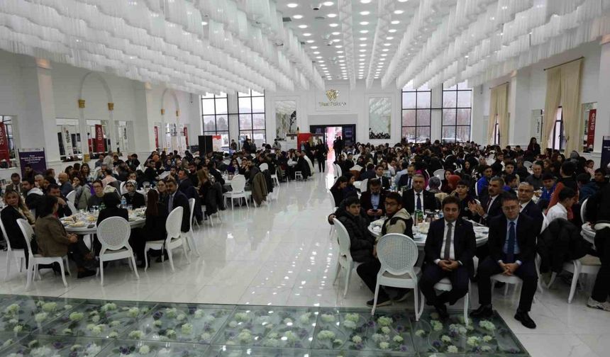 Sivas’ta öğrenciler, meslek sektörleri temsilcileri ile buluştu