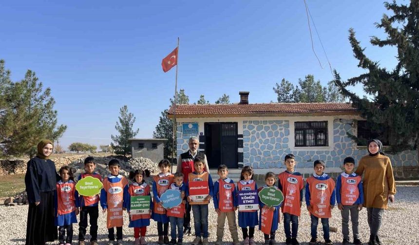 Siverek’te köy okulu öğrencilerine ağaç sevgisi ve çevre bilinci eğitimi