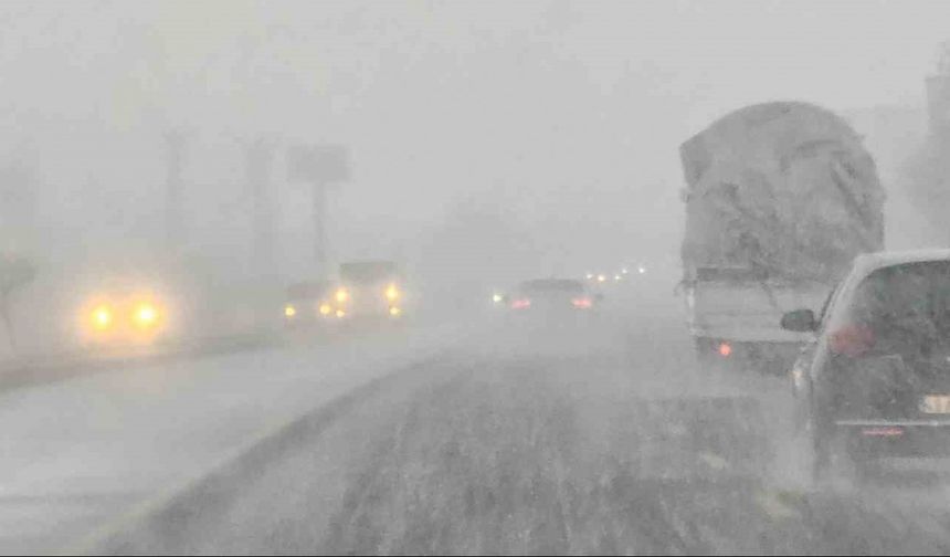 Tatvan’da kar yağışı