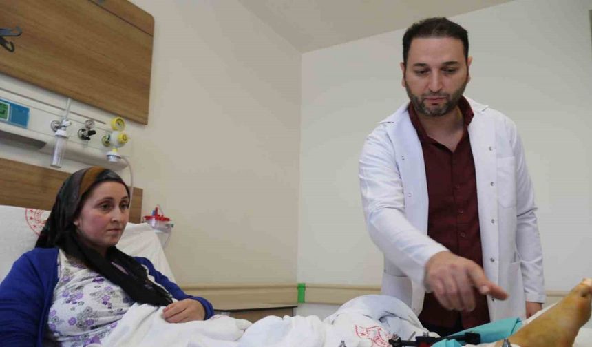 Üç çocuk annesi fabrika işçisinin parçalanan bacakları ampute edilmekten kurtarıldı