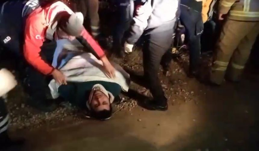 Uçuruma yuvarlanan motosikletliyi ekipler kurtardı