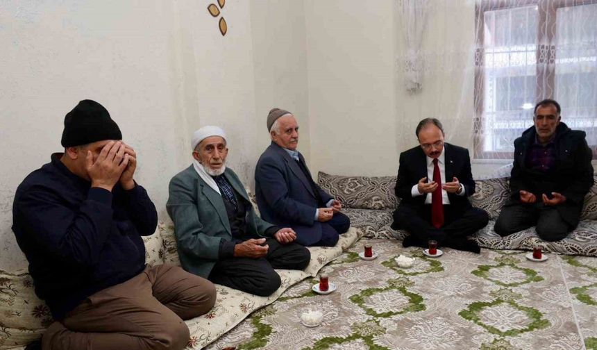 Vali Kızılkaya kazada hayatını kaybeden vatandaşın ailesiyle görüştü