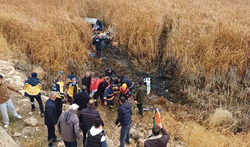 Van’da araç bataklığa uçtu: 5 yaralı