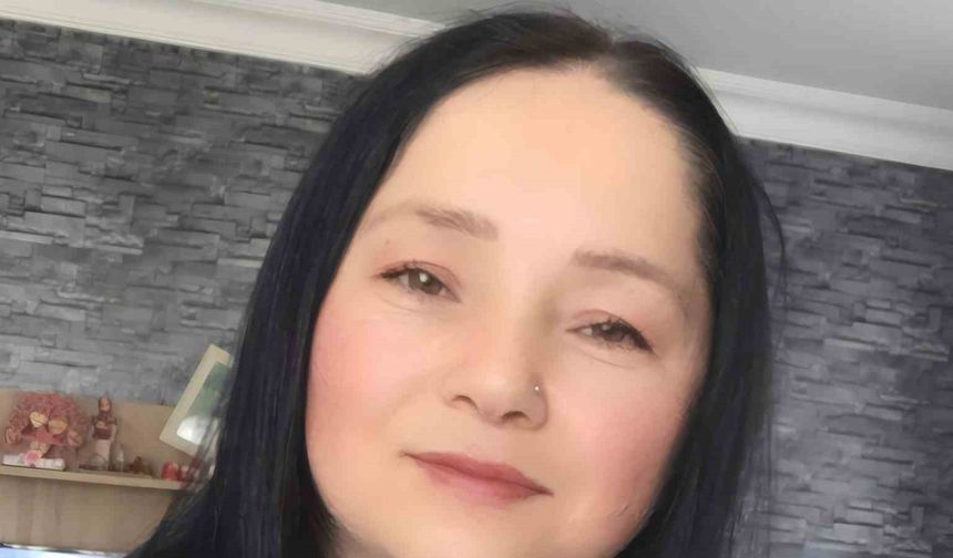 Yolun karşısına geçemeye çalışan kadın, otomobilin çarpması neticesinde hayatını kaybetti