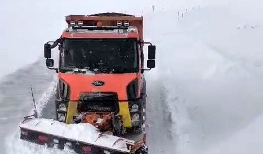 Ağrı-Kağızman kara yolunda yoğun tipi etkili oluyor