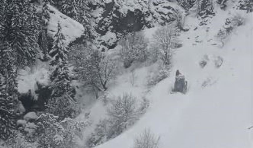 Artvin'de kar ulaşımı vurdu: 120 köy yolu kapalı