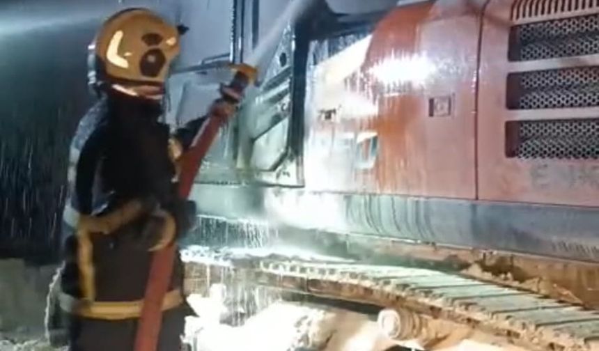 Batman'da iş makinesi yandı