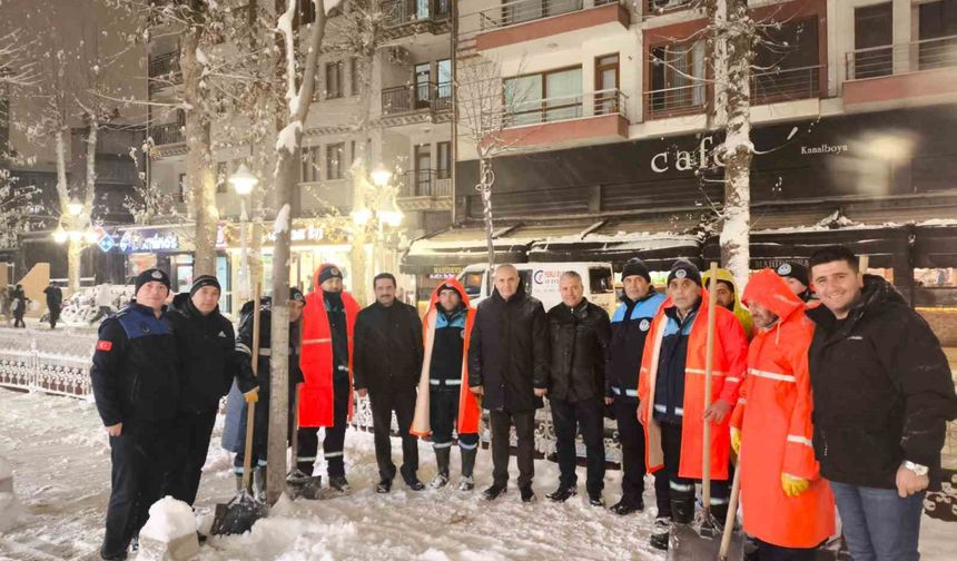 Battalgazi'de buzlanmaya karşı tuzlama mesaisi