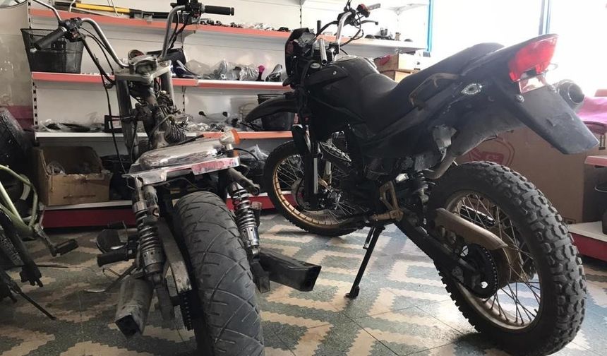 Bayburt'ta motosiklet kullanıcılarına ve motokuryelere kar engeli