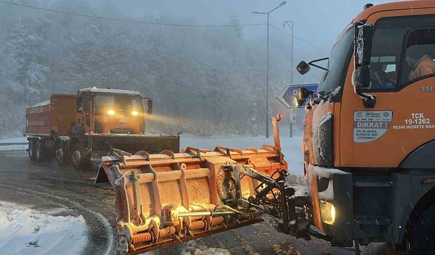 Bolu Dağı geçişinde kar ve hafif sis etkili oluyor