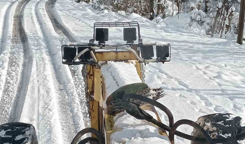 Çaycuma'da karla mücadele çalışmaları sürüyor