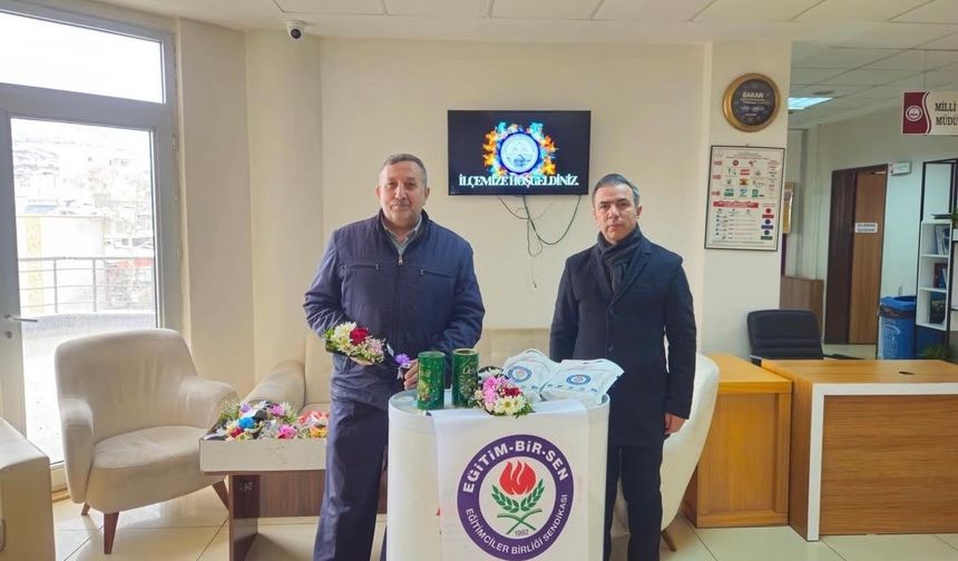 Çermik'e atanan öğretmenlere çiçekli karşılama