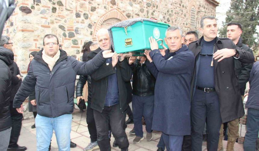 CHP Genel Başkanı Özel, Manisa'da cenaze namazına katıldı