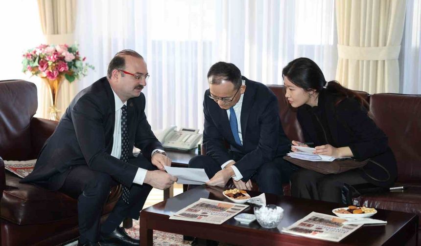 Çin Halk Cumhuriyeti Ankara Büyükelçisi Jiang Xuebin Atatürk Üniversitesi'nde