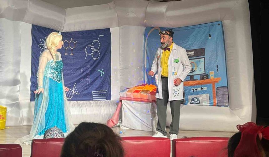 Çocuklar tiyatro ile hem eğlendiler hem öğrendiler