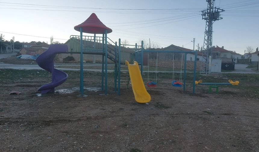 Çocukların okula oyun parkı talebi yerine getirildi