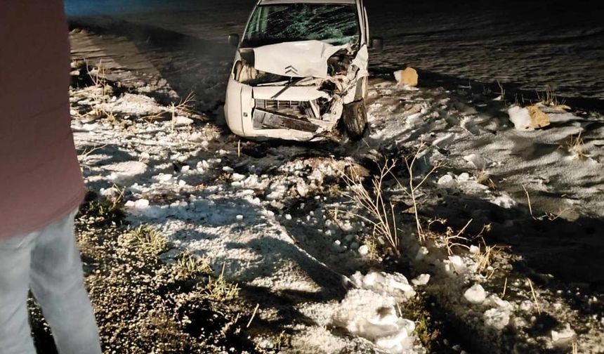 Diyarbakır'da 3 araçlı zincirleme kaza: 2 yaralı