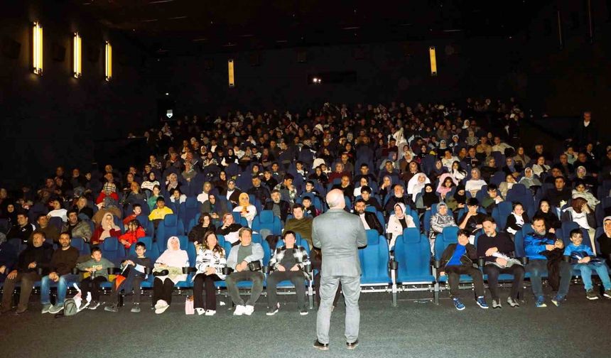 Eğitim-Bir-Sen Adana Şubesi sinema etkinliğinde buluştu