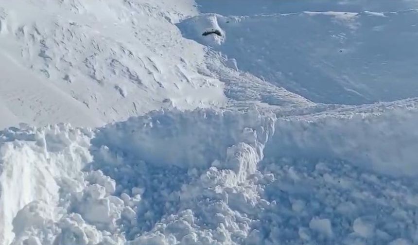 Elazığ'da çığ düşmesi sonucu kapanan geçit açıldı