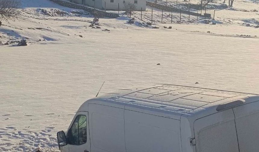 Gercüş'te minibüs şarampole devrildi: 3 yaralı