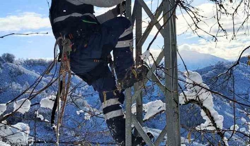 Giresun'da kesintisiz enerji için kar kış demeden çalışıyorlar