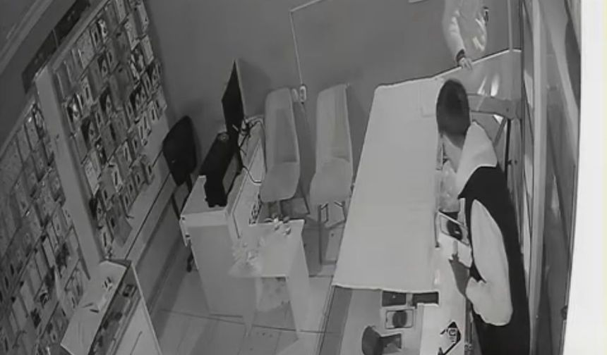 Iğdır'da telefon satış mağazasına gece hırsızlığı