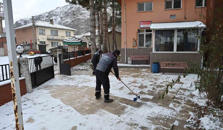 İnönü'de cami ve kaldırımlarda kış tedbirleri