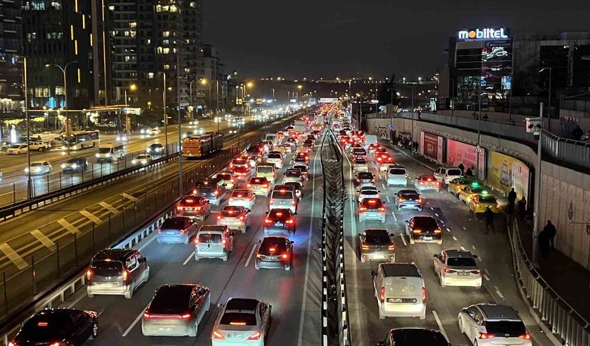 İstanbul'da trafik yoğunluğu yüzde 81'e çıktı