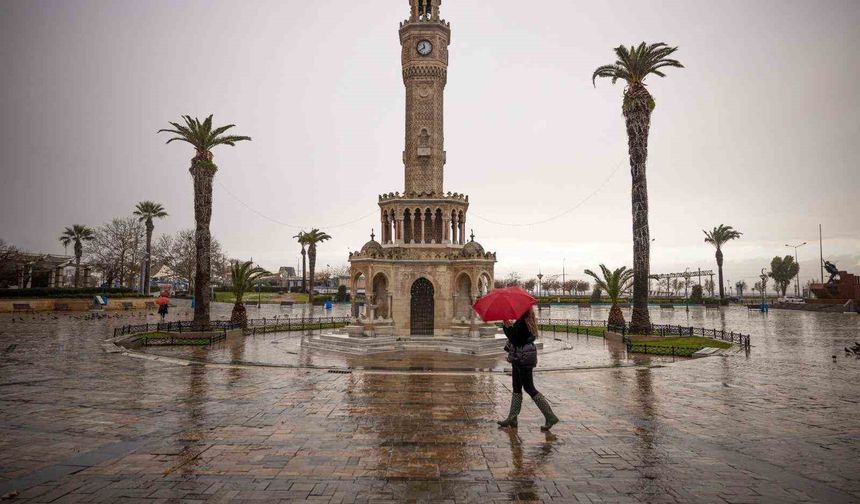 İzmir Büyükşehir ekipleri sağanak nedeniyle seferber oldu