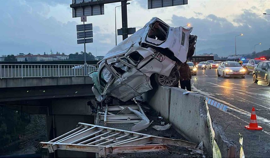 İzmir'de freni boşalan kamyon dehşet saçtı: 3 yaralı