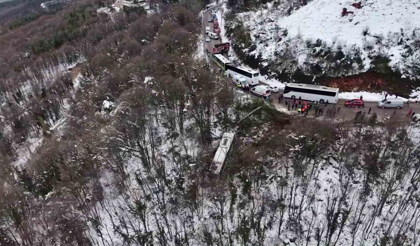 Kartepe'nin zirvesinden inerken otobüs şarampole uçtu: 22 yaralı