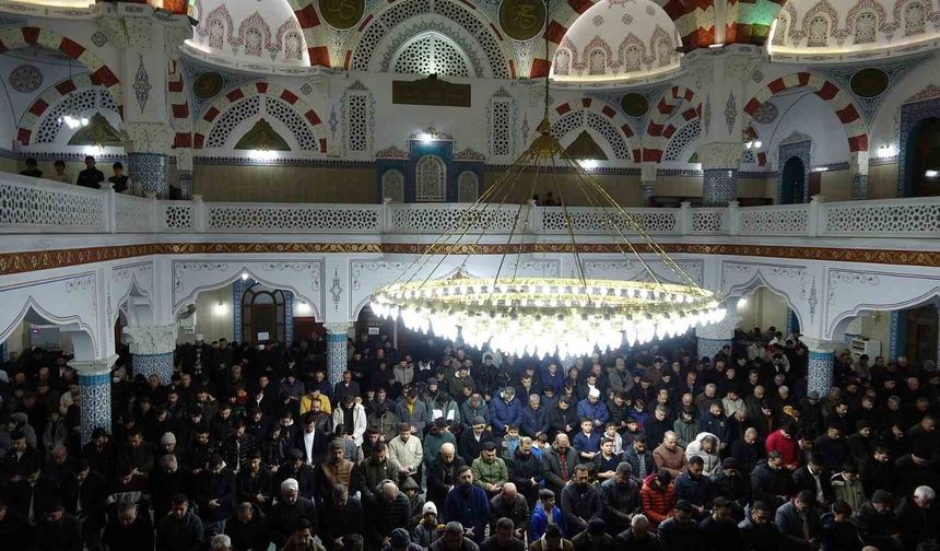 Kilis'te Miraç Kandili'nde camiler doldu taştı