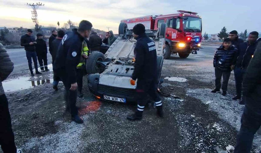 Mardin'de hafif ticari araçla çarpışan cip takla attı: 1 yaralı