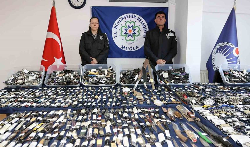 Muğla otogarlarında bir yılda cephanelik gibi bıçak ve silah ele geçirildi