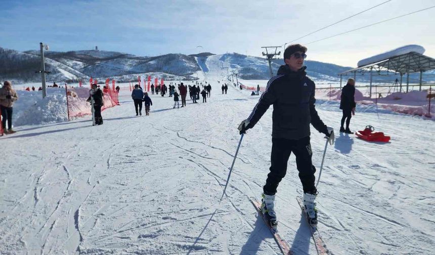 Munzur'un eteklerinde kayak sezonu başladı